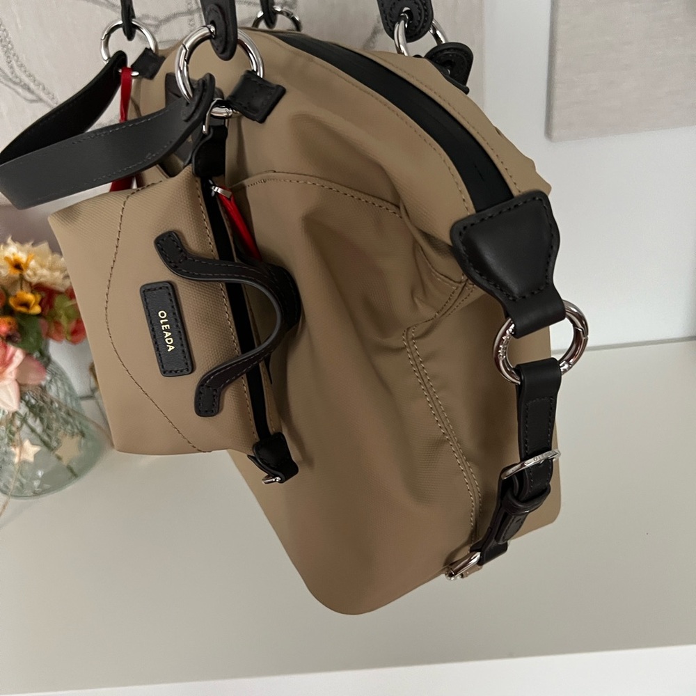 Oleada Tan and Black Shoulder Bag - Picture 5 of 7